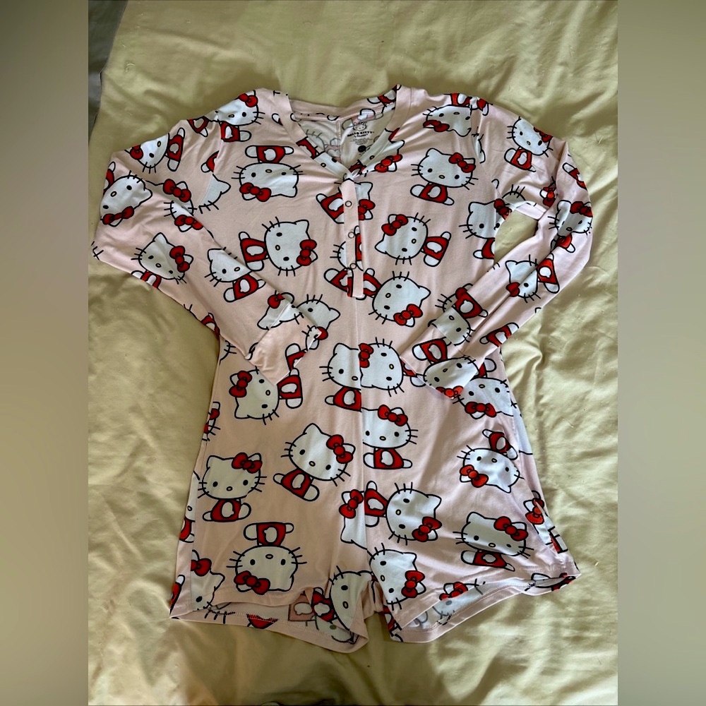 Hello Kitty All Over Print Long Sleeved One Piece Pajama Romper Small - Sanrio